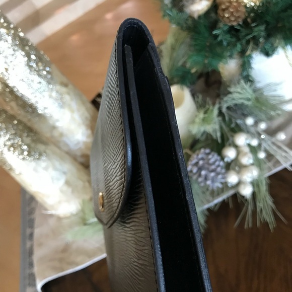 Beautiful Louis Vuitton Vintage Black Epi Montaigne 27 Clutch - Picture 13 of 17